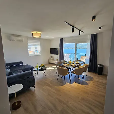 Luxury Nicole 2 Apartamento *