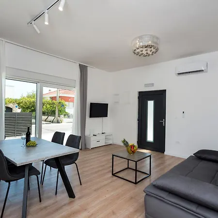 Luxury Nicole 2 * Trogir